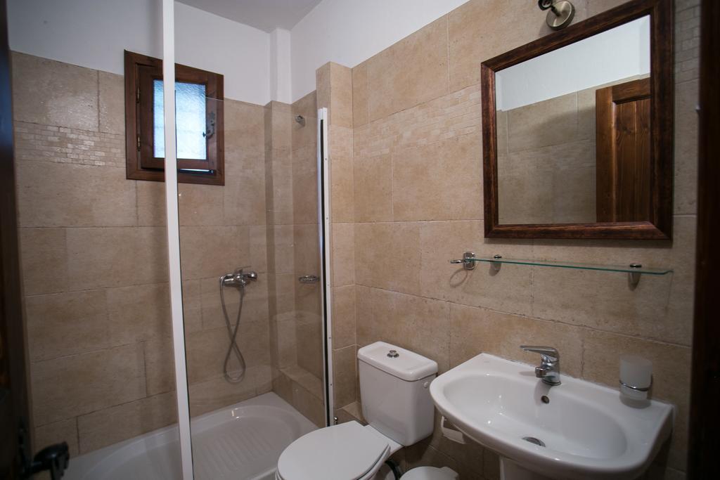 פליאוס פנטלימון Enastron Guesthouse חדר תמונה