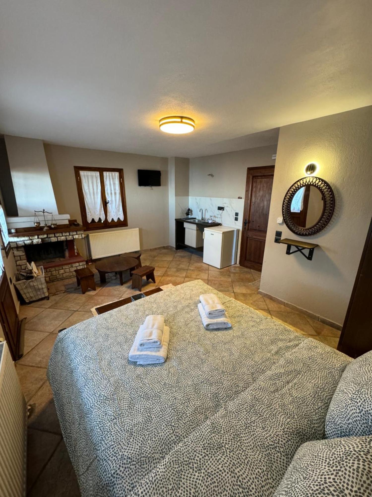 פליאוס פנטלימון Enastron Guesthouse מראה חיצוני תמונה