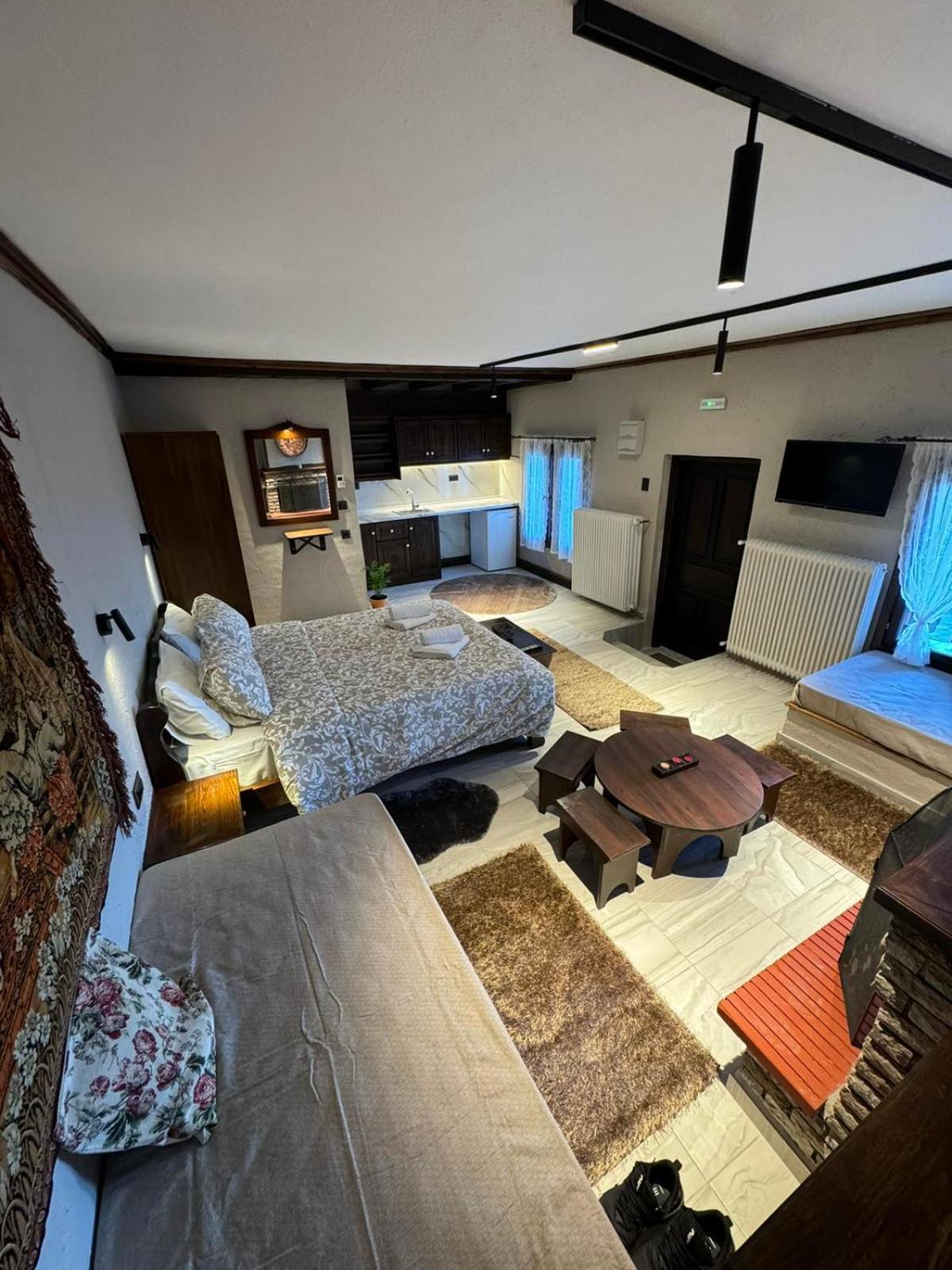 פליאוס פנטלימון Enastron Guesthouse מראה חיצוני תמונה