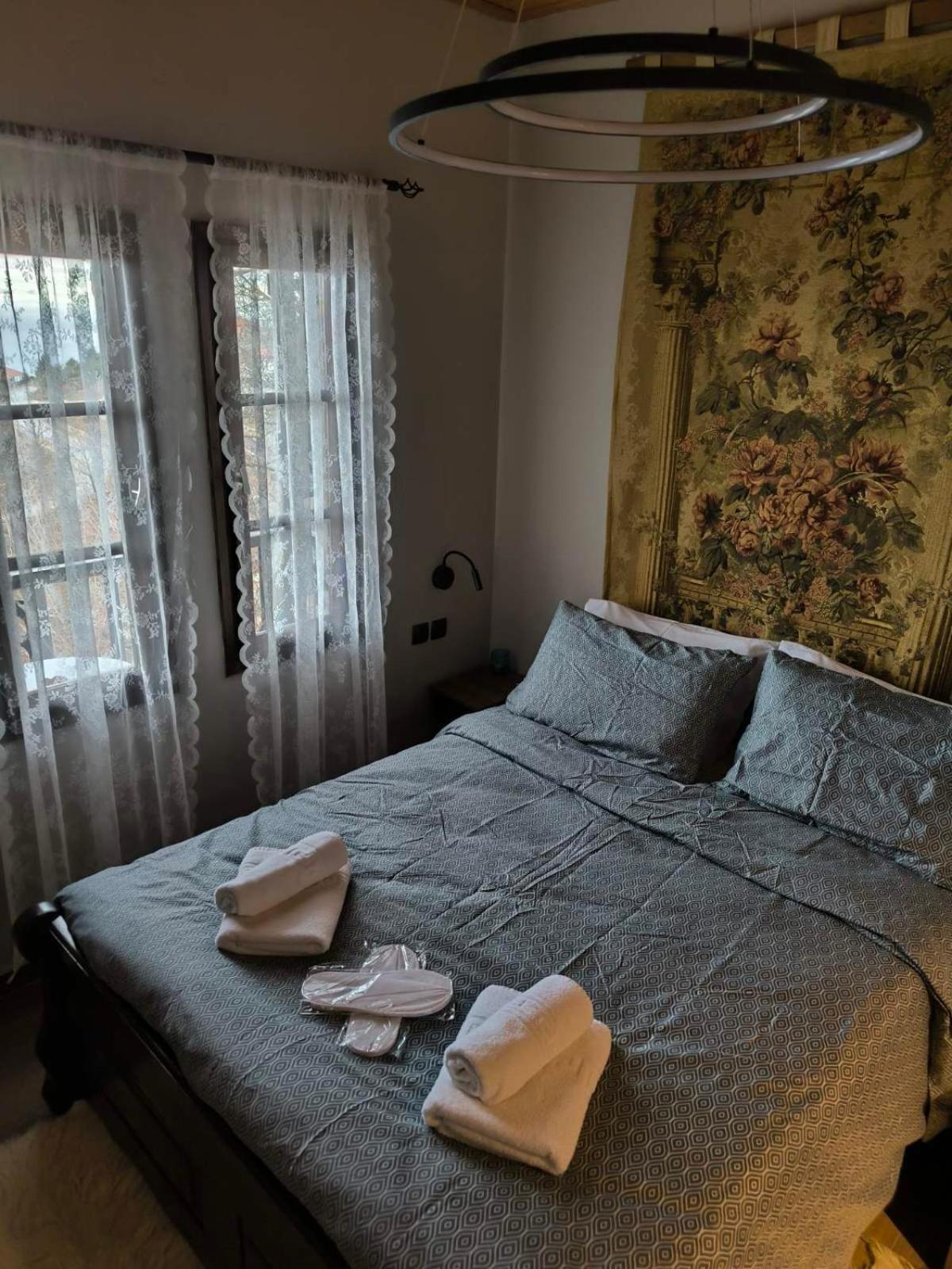 פליאוס פנטלימון Enastron Guesthouse מראה חיצוני תמונה