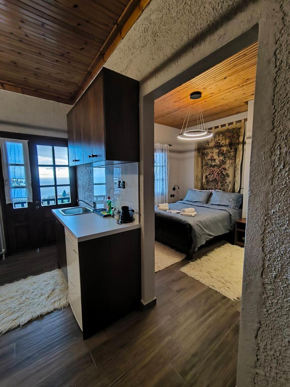 פליאוס פנטלימון Enastron Guesthouse מראה חיצוני תמונה