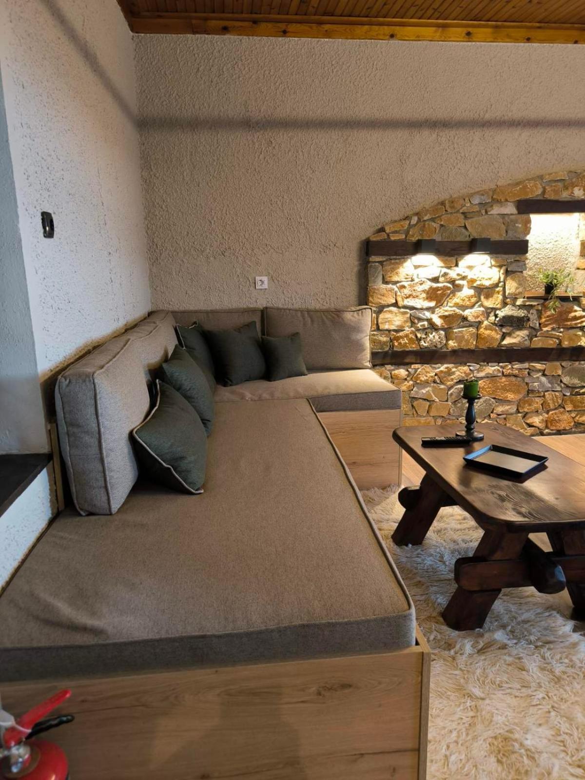 פליאוס פנטלימון Enastron Guesthouse מראה חיצוני תמונה